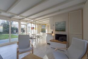 Lovely Bungalow on Green Park With Patio