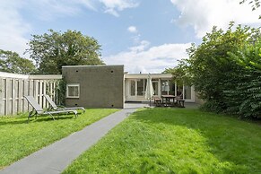 Lovely Bungalow on Green Park With Patio