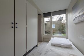 Lovely Bungalow on Green Park With Patio