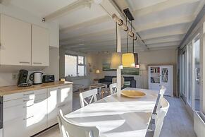 Lovely Bungalow on Green Park With Patio