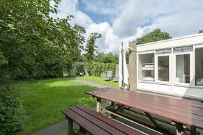 Lovely Bungalow on Green Park With Patio