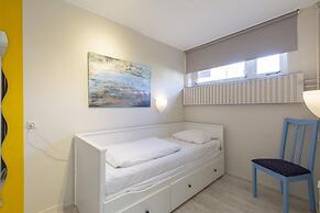 Lovely Bungalow on Green Park With Patio