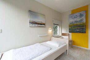 Lovely Bungalow on Green Park With Patio