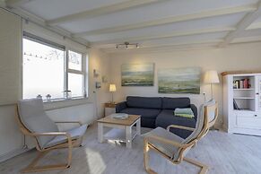 Lovely Bungalow on Green Park With Patio