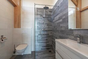 Gorgeous Holiday Home With Patio