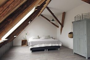 Appealing Farmhouse by the Beach