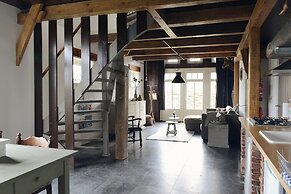 Appealing Farmhouse by the Beach