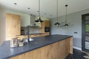 Spacious Bunglow With Garden