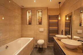 Spacious Bunglow With Garden