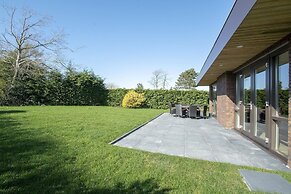 Spacious Bunglow With Garden