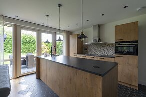 Spacious Bunglow With Garden