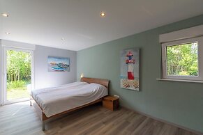 Cozy Holiday Home With Garden