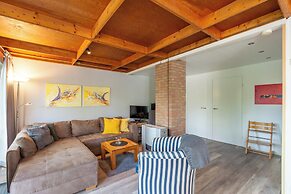 Cozy Holiday Home With Garden