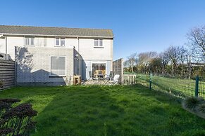 Cozy Holiday Home With Terrace