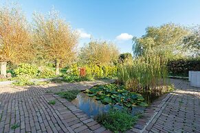 Stylish Villa With Garden