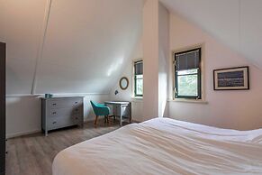 Stylish Villa With Garden