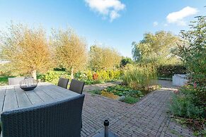 Stylish Villa With Garden