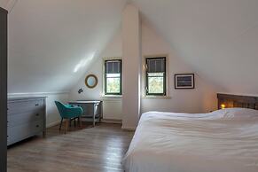 Stylish Villa With Garden