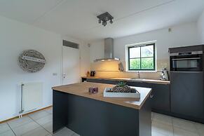 Stylish Villa With Garden