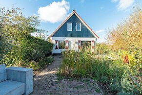 Stylish Villa With Garden