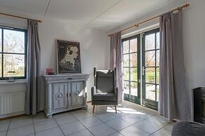 Stylish Villa With Garden