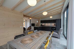 Attractive Home With Terrace