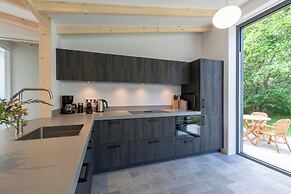 Attractive Home With Terrace