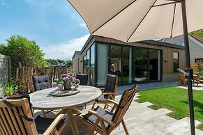 Attractive Home With Terrace