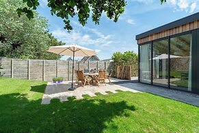 Attractive Home With Terrace