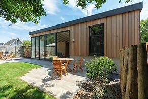 Attractive Home With Terrace