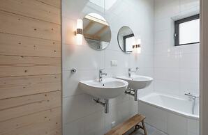 Attractive Home With Terrace