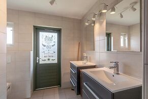 Spacious Home With Garden