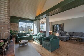 Spacious Home With Garden