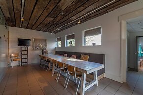 Spacious Home With Garden