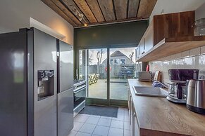 Spacious Home With Garden