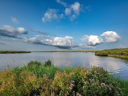 Spacious Apartment With Garden