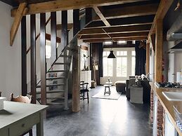Spacious Apartment With Garden