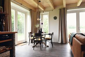 Beautiful Apartment With Garden