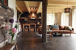 Beautiful Apartment With Garden