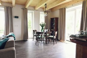 Cozy Apartment With Garden