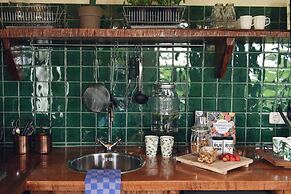 Cozy Apartment With Garden