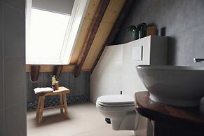 Cozy Apartment With Garden