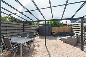 Beautiful Home With Garden