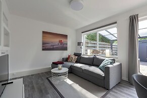 Beautiful Home With Garden