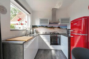 Beautiful Home With Garden