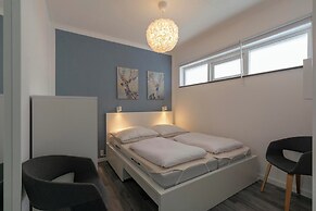 Beautiful Home With Garden