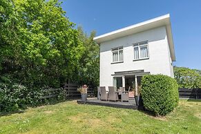 Pretty Holiday Home With Garden