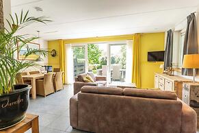 Pretty Holiday Home With Garden