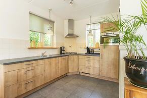 Pretty Holiday Home With Garden