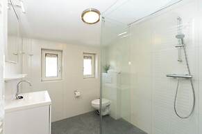 Pretty Holiday Home With Garden